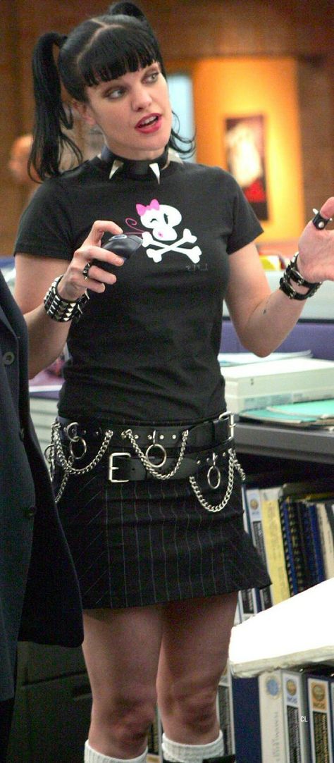 Abby Ncis Outfits, Abby Sciuto Outfits, Pauly Perrette, Ncis Abby Sciuto, Abby Ncis, Pauley Perette, Ncis Abby, 2000s Goth, Abby Sciuto