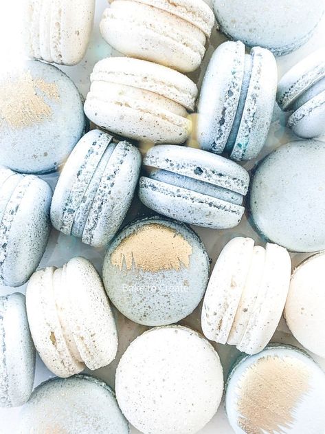 Blue Maccarone, Blue Wedding Macarons, White And Blue Macarons, Light Blue Macarons, Blue And Gold Macarons, Blue And White Macarons, Dusty Blue Desserts, Blue Macarons Aesthetic, Blue And White Desserts