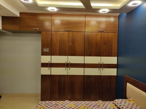 Here you will find photos of interior design ideas. Get inspired! Tijori Design, Bedroom Tiles, Sliding Wardrobe Designs, Wooden Cupboard Design, Modern Bedroom Wardrobe, Wardrobe Laminate Design, Sliding Door Wardrobe Designs, Wall Wardrobe Design, Wardrobe Design Modern