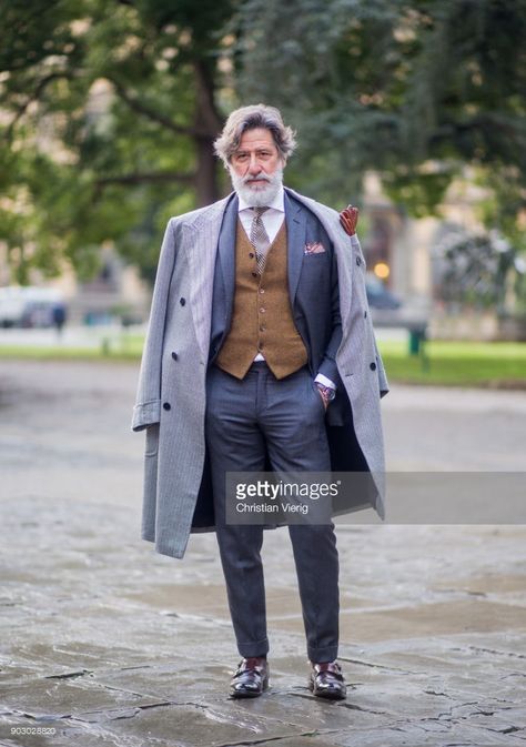 A guest wearing suit is seen during the 93. Pitti Immagine Uomo at Fortezza Da Basso on January 9, 2018 in Florence, Italy. Old Man In Suit, Mens Overcoat, Mode Costume, January 9, Fashion Suits For Men, Suit Style, Moda Vintage, Well Dressed Men, Formal Style