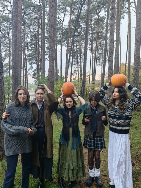 Halloween with friends, halloween costumes, witches, friends, pumpkings, forest Eclectic Halloween Costume, Halloween With Friends, Friends Halloween Costumes, Forest Witch, Eclectic Witch, Witch Halloween, Witch, Forest, With Friends