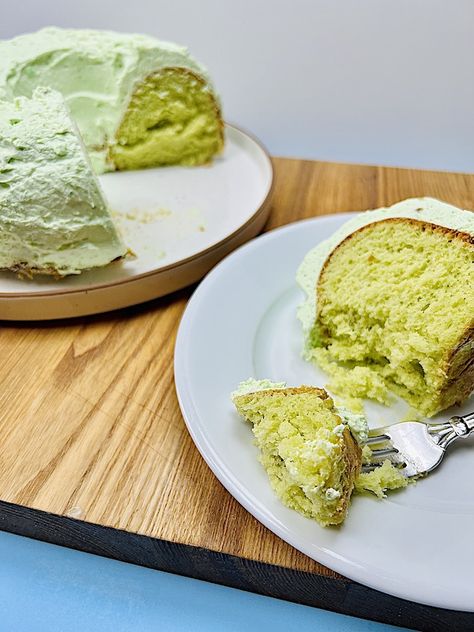 Old-Fashioned Pistachio Instant Pudding Cake Recipe Pistachio Pudding Cake, Cake Pistachio, Pudding Cake Recipe, Moist Cake Recipe, Pistachio Pudding, Pistachio Cake, Bundt Cake Pan, Instant Pudding Mix, Pudding Cake