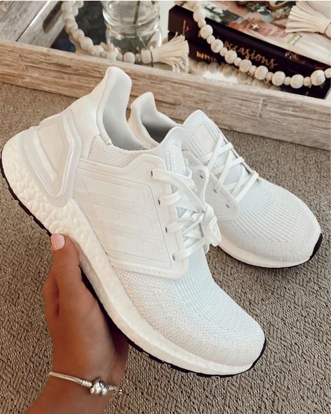 Trendy Tennis Shoes, Adidas White Shoes, White Athletic Shoes, Tennis Shoes Outfit, Trendy Shoes Sneakers, Dr Shoes, Preppy Shoes, White Tennis Shoes, Adidas Shoes Women