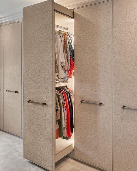 Rana / Interior coach on Instagram: “Deep pull out compartments allows for much more usage of space in a closet system .. and of course @laurahammett.interiors showing…” Garderobe Design, Dressing Table Design, Double Height, Rustic Wall Sconces, Bedroom Closet Design, غرفة ملابس, Wardrobe Storage, Dressing Room Design, Diy Home Decor Easy