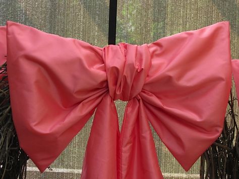 The Craft Tutor: How to Make a Big Bow Balloon Bow, Big Bow Dress, Bow Craft, Par Tee, Door Bow, Giant Bow, Fancy Bows, Julie Ann, Satin Ribbon Bow