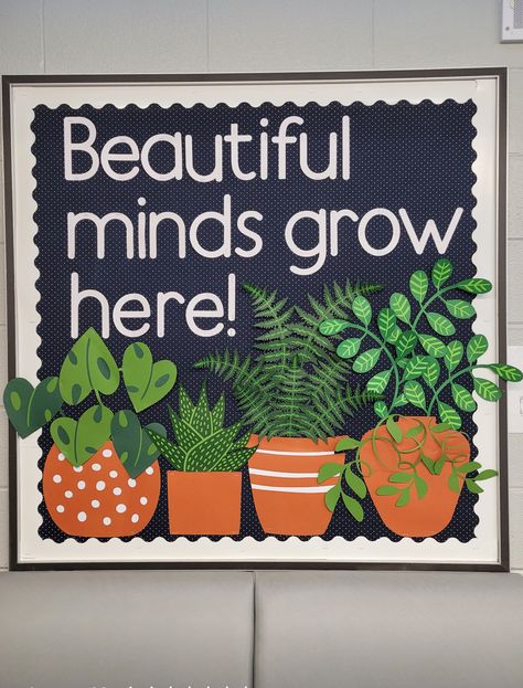 Bulletin Board Ideas Boho, Garden Bulletin Boards, Plant Classroom, Garden Theme Classroom, Ideas Decoracion Salon, Classroom Prep, Plants Classroom, Class Bulletin Boards, Cute Bulletin Boards