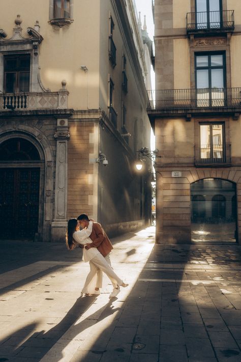 pricing Proposal Photoshoot, Barcelona Wedding, Gothic Quarter, Best Makeup Artist, 15 August, Couple Photoshoot, Baby Reveal, Couple Photo, Photo Location