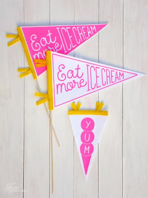 Pennants Diy, Diy Pennant, Ice Cream Diy, Flag Diy, Expressions Vinyl, Fingerfood Party, Diy Ice Cream, Pennant Flags, Icebreakers