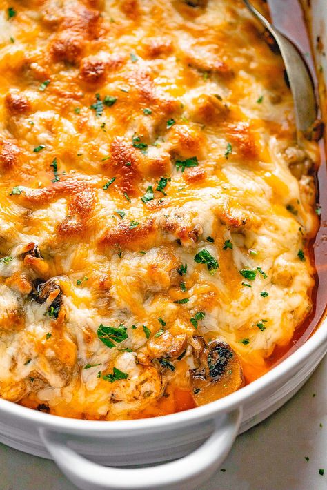 Garlic Chicken Casserole, Ground Chicken Casserole, Chicken And Mushroom Recipes, Recipes Mushrooms, Garlic Mushroom Chicken, Chicken And Vegetable Casserole, Chicken Breast Casserole Recipes, Chicken Breast Casserole, Chicken Mushroom Casserole