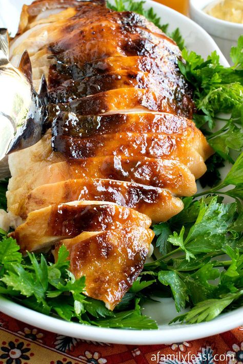 Apple Cider Turkey, Turkey Roasting Times, Pulled Turkey, Turkey Panini, Turkey Glaze Recipes, Glazed Turkey, Easy Turkey Recipes, Herb Turkey, Turkey Glaze