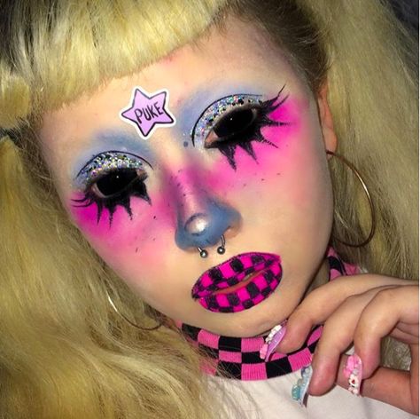 Halloween Schminke, Weird Makeup, Jazmine Bean, Jazmin Bean, Alt Makeup, Face Art Makeup, Jitterbug, Graphic Makeup, Alternative Makeup