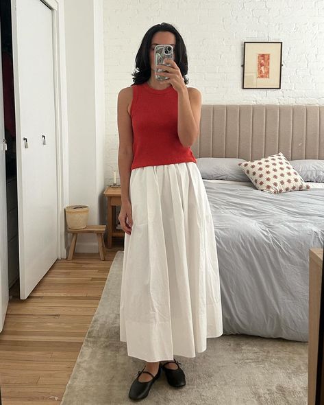 Doen Sebastian Skirt, White Maxi Skirt Outfit Summer, White Skirt Aesthetic, Maxi White Skirt, White Maxi Skirt Outfit, Shoes Outfit Ideas, Mary Jane Shoes Outfit, White Skirt Outfits, Outfits Sommer