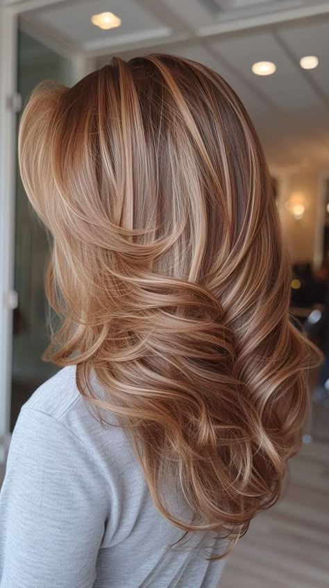 Hair Highlights For Strawberry Blonde, Caramel Blonde Hair, Red Blonde Hair, Light Auburn, Spring Hair Color, Hair Color And Cut, Spring Hairstyles, Round Faces, Hair Inspiration Color