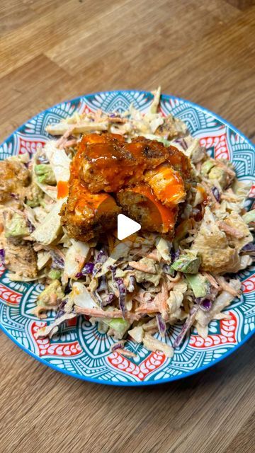 Jasmin Weston on Instagram: "Recreating my fave salad from soul origin, the buffalo schnitzel slaw, at home, on a budget. 

Feel free to use a dressing of your choice for the slaw, I just whipped up a quick one using ingredients I already had at home. 

Ingredients: 
1/2 avocado, cubed 
1/3 cup olive oil (for pan frying)

Chicken: 
1 chicken breast, cut into 4-5 tenders
1/3 cup Franks buffalo sauce 
2 eggs 
2 cups breadcrumbs 
1 tsp garlic powder 
1 tsp onion powder 
1 tsp paprika 
1 tsp oregano
Salt and pepper 

Slaw: 
Shredded cabbage, I used the pre shredded $2 bag from woolies
1/2 cup mayo 
1/2 tsp onion powder 
1/2 tsp garlic powder 
1/2 tsp oregano 
1 tsp apple cider vinegar 
1 tsp worcestershire

Method: 
1. Combine the ingredients for the slaw and set in the fridge to chill. 
2. To Pepper Slaw, Franks Buffalo Sauce, Frying Chicken, Oregano Salt, Shredded Cabbage, Pan Frying, Home On A Budget, Chicken Dinners, Buffalo Sauce