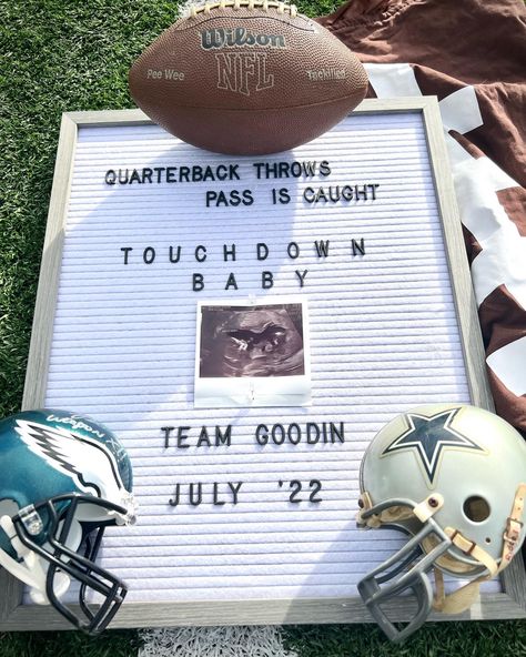 Gender Reveal Football Ideas, Daddy Announcement Ideas, Hi Daddy Announcement, Easy Pregnancy Announcement, Sports Baby Announcement, Football Baby Announcement, Super Bowl Pregnancy Announcement, Basketball Pregnancy Announcement, Sports Pregnancy Announcement