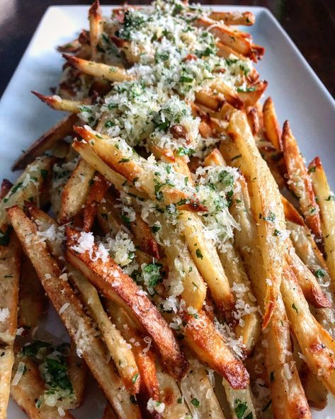 Gf Soup, Breakfast Boards, Garlic Parmesan Fries, Parmesan Fries, Crispy Fries, Mouthwatering Food, Popular Dishes, Decorações Com Comidas, Garlic Fries