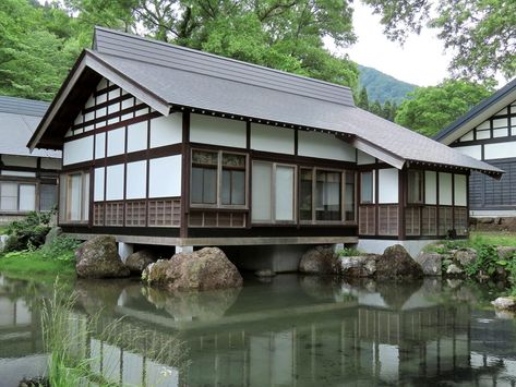 Unique Features of a Traditional Japanese House | Japan Wonder Travel Blog Japanese Farmhouse Exterior, Anime Japanese House, Japan House Design Modern, Japanese Houses Traditional, Japan Mansion, Traditional Japanese House Anime, Japan Architecture House, Japanese Mountain House, Traditional Japanese House Exterior