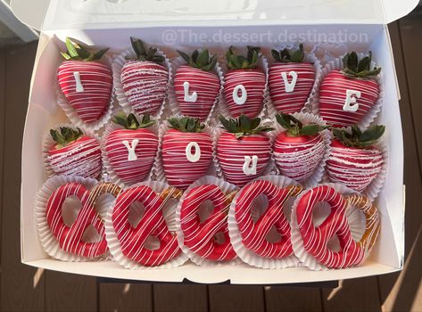 Birthday Chocolate Covered Strawberries For Him, Red Chocolate Covered Strawberries, Valentines Day Strawberries, Valentine Chocolate Covered Strawberries, Dipped Treats, Valentine Strawberries, Strawberry Box, Chocolate Covered Strawberry Recipe, Chocolate Covered Strawberries Bouquet