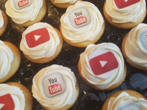 YouTube Cupcakes with Edible Images Youtube Cupcakes, Youtube Goals, Youtube Theme, Youtube Birthday, Youtube Party, Video Game Party, Birthday Cakes For Women, Cakes For Women, Teen Birthday