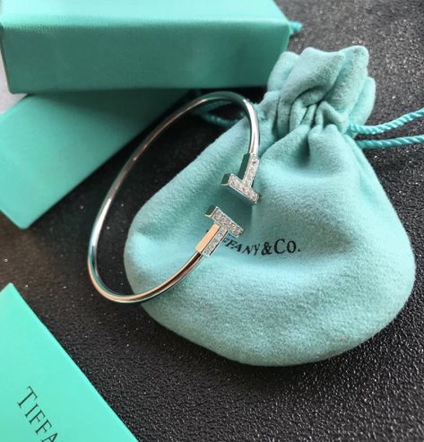 Tiffanys Aesthetic, Tiffany & Co, Tiffany Jewellery, قلادات متدلية, Tiffany Bracelet, Tiffany And Co Bracelet, Tiffany And Co Jewelry, Pretty Jewelry Necklaces, Expensive Jewelry Luxury