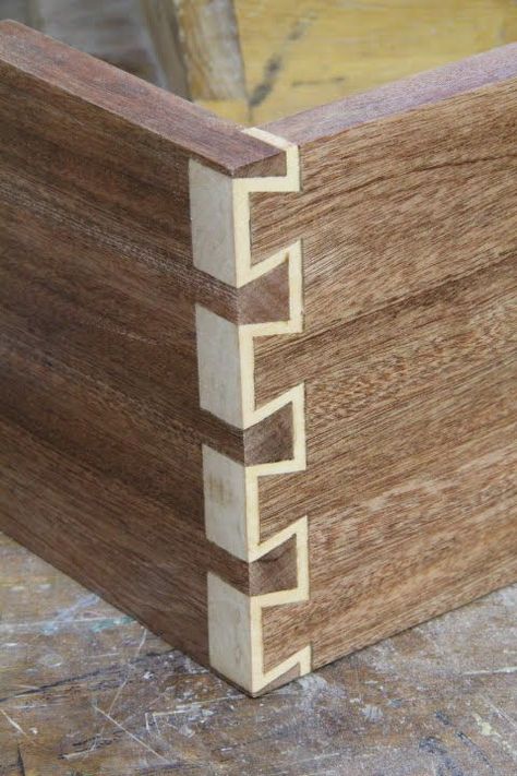 How to make Inlay Dovetails Dovetail Jig, Woodworking Joinery, Woodworking Patterns, Wood Joints, Woodworking Joints, Learn Woodworking, Diy Holz, Wood Joinery, Woodworking Jigs