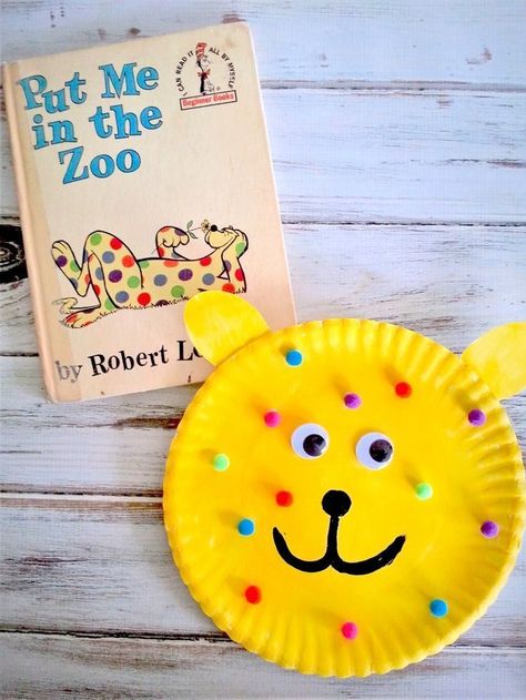 Put Me in the Zoo Animal Paper Plate Craft for Preschool - would be cute for Dr. Seuss week, color sorting, and fine motor skills activities! Fun at home or for teachers in the classroom Dr Seuss Preschool, Zoo Crafts, Dr Seuss Activities, Dr Seuss Crafts, Seuss Classroom, Seuss Crafts, Paper Plate Craft, Dr. Seuss, Dr Seuss Week