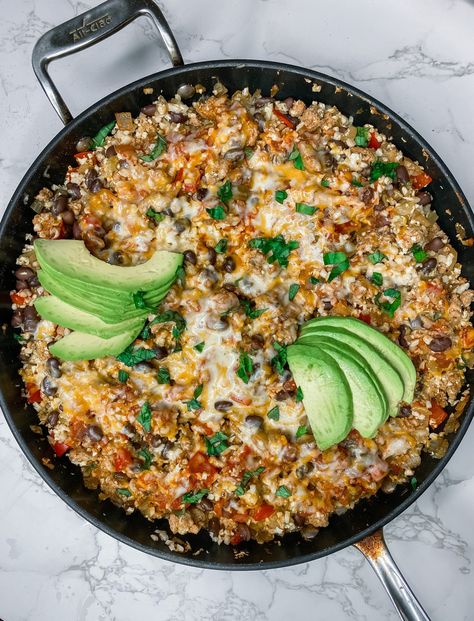 Easy Low Carb Ground Chicken Taco Skillet Recipe Low Carb Ground Chicken Recipes, Chicken Taco Skillet, Chicken Taco Bowl, Taco Skillet Recipe, Cheeseburger Salad Recipe, Ground Chicken Tacos, Bell Pepper Soup, Chicken Taco Bowls, Taco Skillet