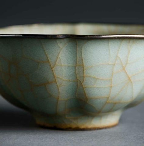 One of the Best Crackle Glaze Recipe For Your Pottery - Spinning Pots Cracked Glaze Ceramics, Crackle Glaze Recipe, Crackle Glaze Ceramics, Glazes For Pottery Recipes, Glaze Recipes Ceramics, Glazing Ideas For Pottery, Pottery Glaze Recipes, Pottery Spinning, White Glaze Recipe