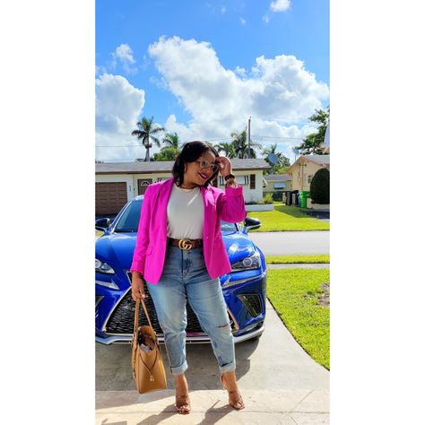 Thrifted neon pink blazer paired with boyfriend jeans, a tank top and sandals Pink Blazer Jeans, Hot Pink Shirt Outfit, Light Jeans Outfit, Gucci Belt Outfit, Lady Lawyer, Trench Outfit, Hot Pink Shirt, Lawyer Fashion, Black Lady