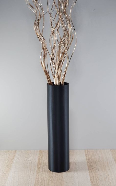 Black Floor Vases, Tall Vase Decorating Ideas, Tall Floor Vase Ideas, Long Vases Decor, Floor Flowers, Vase Filler Ideas, Vase Floor, Large Vases Decor, Tall Vase Decor