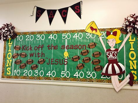 Football bulletin Board Football Themed Classroom Door, Cheer Bulletin Board Ideas, Football Bulletin Board Ideas Schools, Preschool Open House Ideas, Football Bulletin Board Ideas, Birthday Boards Classroom Preschool, Preschool Open House, Chiefs Decor, Football Bulletin Boards