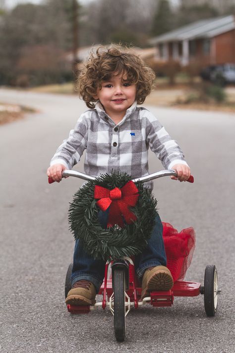 Diy Christmas Pictures Toddler, Toddler Boy Christmas Photoshoot, At Home Christmas Photoshoot Toddler, Toddler Christmas Pictures Ideas, Preschool Christmas Photoshoot, Christmas Photo Shoot Toddler, Toddler Xmas Pictures, Funny Toddler Christmas Pictures, Family Christmas Pictures With Toddler