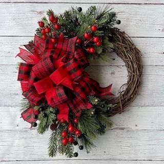 WreathsandBowsbyLana - Etsy Farmhouse Buffalo Plaid Christmas Tree, Red And Black Buffalo Plaid Christmas, Red Buffalo Plaid Christmas Decor, Xmas Wreaths Ideas, Country Christmas Decorations Diy, Grapevine Christmas Wreath, Vine Wreaths, Bows For Wreaths, Wreaths Crafts