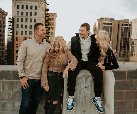 Salt lake City Family Photos on Exchange place rooftop Downtown Family Photoshoot Outfits, Downtown City Family Photoshoot, Family Photos City Setting, Downtown Family Session, Downtown Photoshoot Family, Downtown Family Photos, Family Winter Outfits, Rooftop Family Photoshoot, Family Pictures With Teenagers