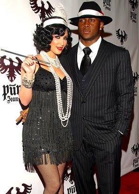 old hollywood costumes - Google Search Flapper Couple Costume, Couple Customes, Harlem Nights Outfits, Costume Halloween Famille, Harlem Nights Theme Party, Celebrity Couple Costumes, Harlem Nights Party, Harlem Nights Theme, Gatsby Party Outfit