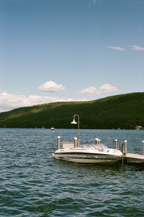 Minolta X700 Photography, Boat Aesthetic Vintage, Boating Aesthetic, Minolta X700, Boat On A Lake, Boat Lake, Film Pictures, Old Boats, Lake Boat