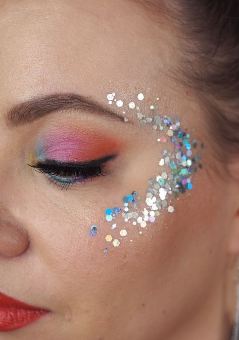 Glitter makeup ideas & tutorials by Charlotta Eve #glittermakeup #glitterhighlight #glitternisti Glitter Cheek Makeup, Facial Glitter Ideas, Pastel Glitter Makeup, How To Put Glitter On Face, Color Guard Makeup Ideas, Eye Glitter Makeup Ideas, Cheer Comp Makeup, Glitter On Face Ideas, Euphoria Glitter Makeup