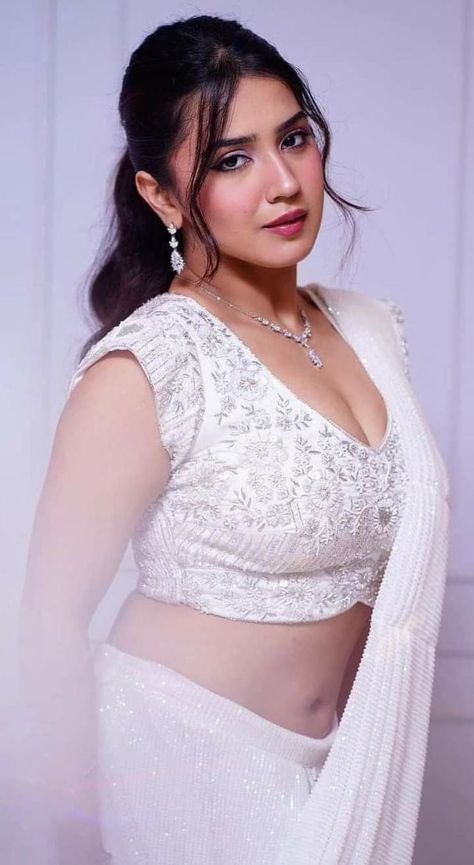 Roshni Walia, Smiling Eyes, Girls Lipstick, Arabian Beauty Women, Saree Models, Face Images, Indian Actress Hot Pics, Blonde Beauty, Beautiful Smile Women