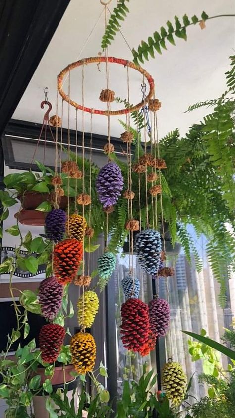 Diy Para A Casa, Jardim Diy, Tanaman Pot, Pine Cone Art, Cone Crafts, Diy Wind Chimes, Aesthetic Garden, Cones Crafts, Pine Cone Crafts