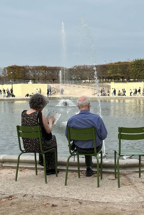 People Watching Drawing, People Watching Photography, People In Public Photography, People Watching Aesthetic, Everyday People Photography, People Walking Together, People At The Park, Paris People, People In Public