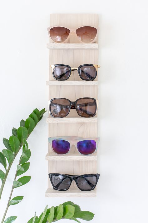 Is your sunglasses collection a mess? Make a DIY sunglasses organizer to display them in style. #DIY #sunglasses #sunglass #display #organize #organizer Diy Sunglasses Holder, Diy Sunglasses, Advanced Woodworking Plans, Diy Organizer, Sunglasses Organizer, Sunglasses Display, Sunglasses Storage, Woodworking Projects That Sell, Beginner Woodworking Projects