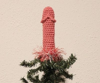 23 Hilariously Funny Christmas Tree Toppers That'll Make Christmas Unforgettable Funny Crochet Christmas Ornaments, Funny Christmas Tree Decorations, Weird Christmas Trees, Funny Christmas Tree Ideas, Crochet Christmas Tree Topper, Funny Tree Topper, Crochet Tree Topper, Small Christmas Tree Topper, Funny Christmas Trees