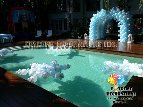 Balloon Snowflakes. Pool Decoration. Frozen balloon decorations. Frozen birthday party. Extreme Decorations Miami. Ph: 786-663-8198 extremedecorations@gmail.com Frozen Party Balloon Decorations, Frozen Birthday Pool Party, Frozen Theme Pool Party, Frozen Pool Party Ideas, Balloon Snowflakes, Frozen Pool Party, Frozen Balloon Decorations, Winter Pool Party, Balloon Tunnel