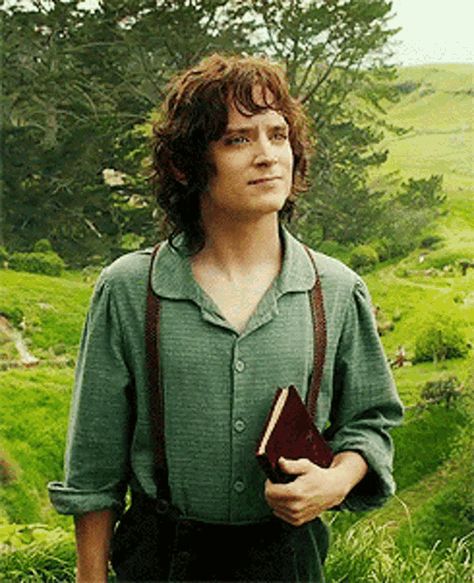 Frodo Hobbit GIF - Frodo Hobbit Lord - Discover & Share GIFs Interview Setup, Hobbit Fashion, High Key Lighting, Hobbit Cosplay, Hobbit Costume, Billy Boyd, Hobbit Party, Hobbit An Unexpected Journey, Costume Disney