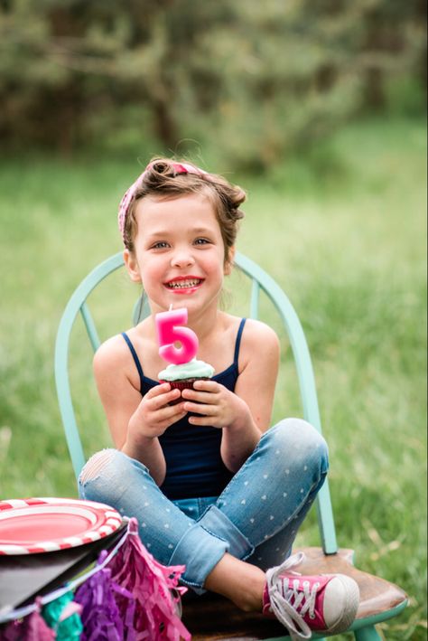 Styled Shoot Ideas, Retro Outfit, 5th Birthday Party Ideas, Girl Bday Party, Poodle Skirt, Birthday Shoot, Retro Birthday, Birthday Photography, Rosie The Riveter