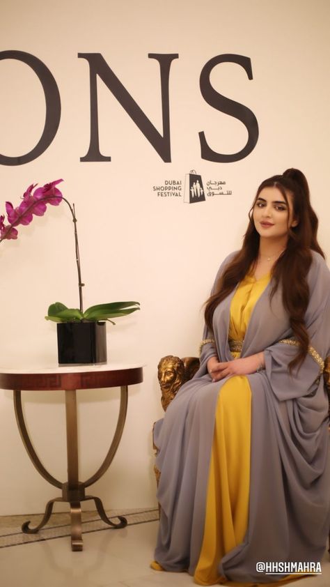 Mahra bint Mohammed bin Rashid Al Maktoum, Icons exhibition, 30/01/2022. Vía: icons.exhibition Sheikha Mahra, Bangs Cut, Elegant Veils, Wedding Dresses Men Indian, Deepika Padukone Style, Risky Business, Stylish Hijab, Wedding Dress Men, Teen Movies