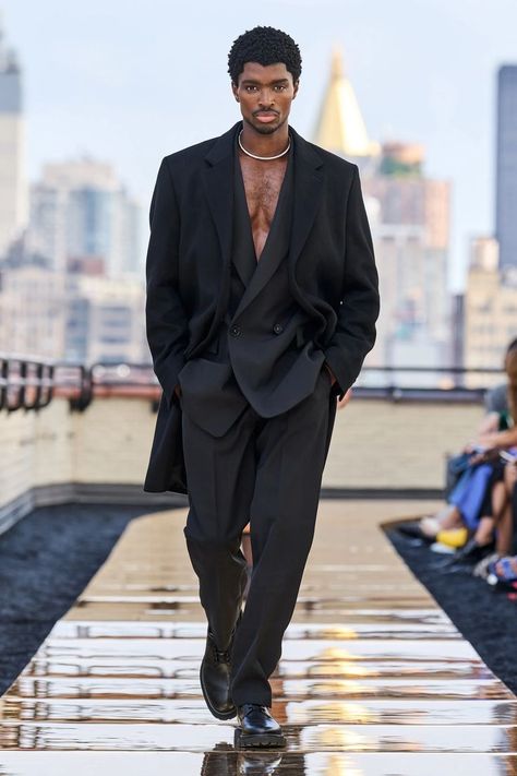 COS F/W 2022/2023 Male Model Outfits, Cos Campaign, Mens Runway Fashion, Black Runway, Black Male Models, High Fashion Men, Model Runway, Male Models Poses, Mens Editorial