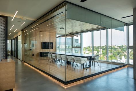 Regus Business Center - Picture gallery Conference Room Design, Meeting Room Design, Office Design Inspiration, Modern Office Space, Cool Office Space, Office Interior Design Modern, Modern Office Interiors, Corporate Office Design, Glass Office