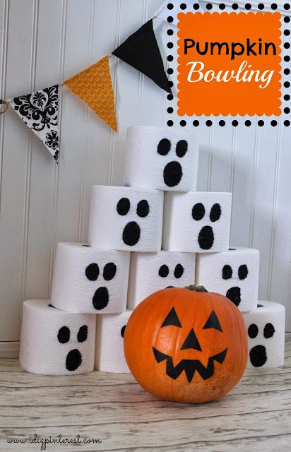 I Dig Pinterest: Pumpkin Bowling Halloween Party Game Pumpkin Bowling, Halloween Films, Halloween Prizes, Kindergarten Halloween, Recreational Therapy, Diy Halloween Party, Fun Halloween Party Games, Office Halloween, Halloween Class Party