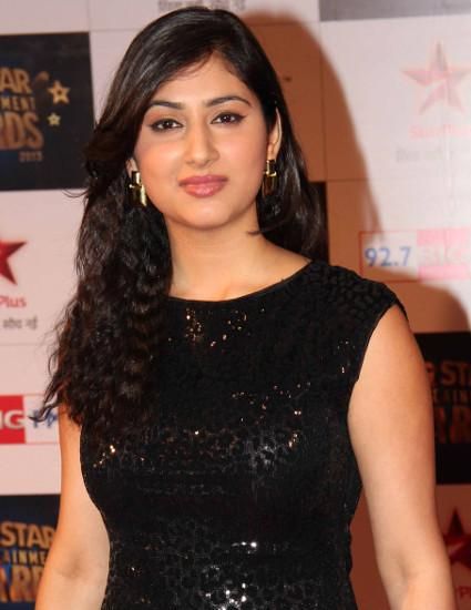 Disha Parmar, India People, Cute Couple Pictures, Female Art, How To Look Better, Little Black Dress, Black Dress, Actresses, Beauty